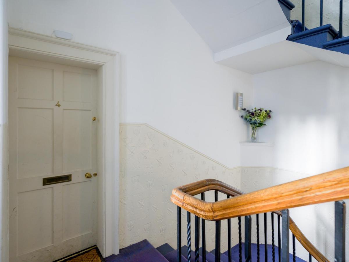 Pass The Keys Historic Ramsay Garden Apt With Balcony Views 에든버러 외부 사진